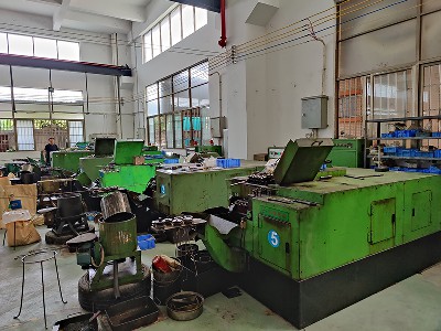 Bottle body production equipment