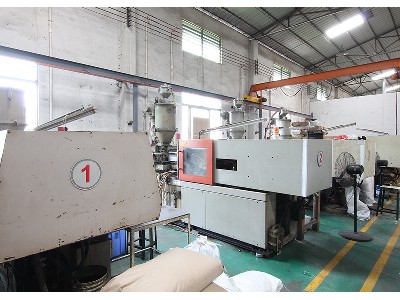 Accessories injection molding equipment